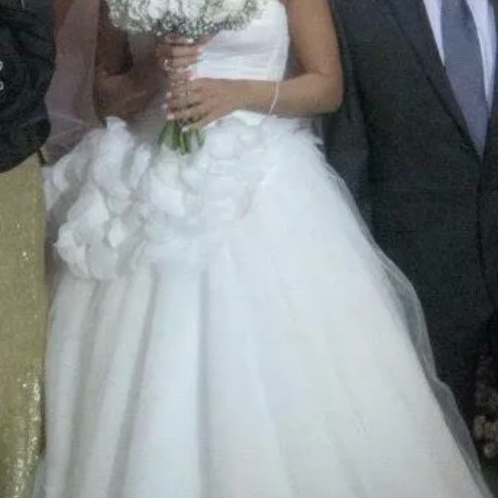 White Vera Wang Wedding Dress size 4 adjusted - Picture 4 of 14